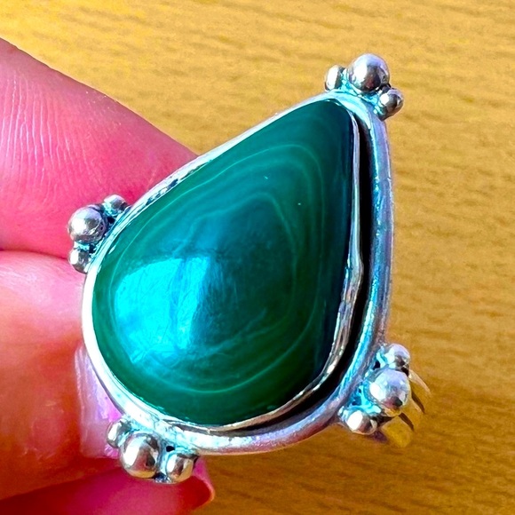 VINTAGE LARGE NAVAJO SOUTHWESTERN NATIVE AMERICAN MALACHITE RING 925 STERLING